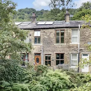 https://spacious-riverside-home-3-bedrooms-woodland-views.yorkshirehotels.net